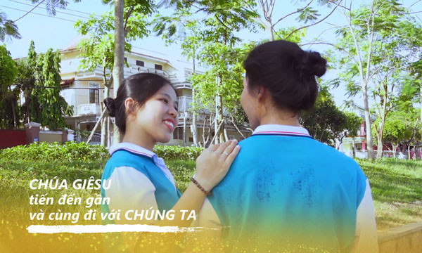 Chúa Giêsu tiến đến gần...